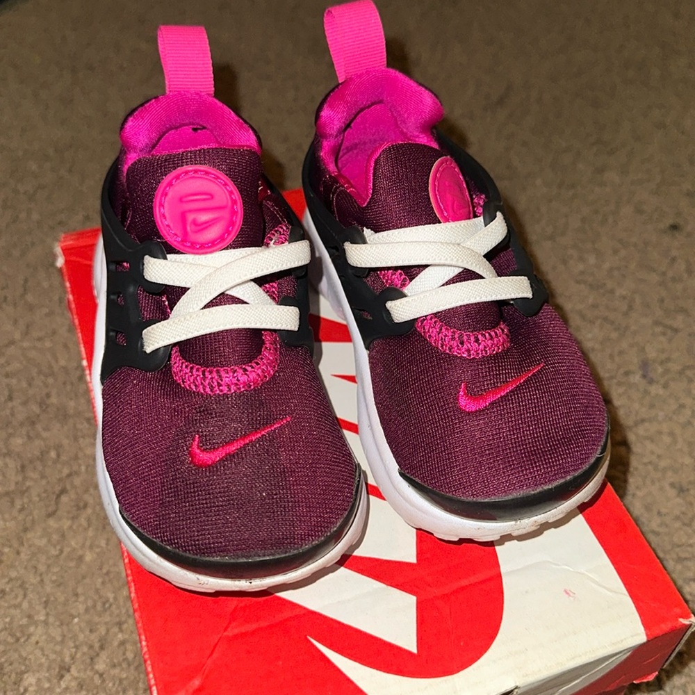 Toddler Nike Presto
Size 7c